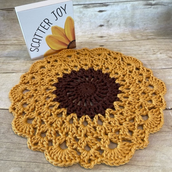 Crochet Doily Darker Yellow Sunflower Scalloped Edges - Picture 1 of 3